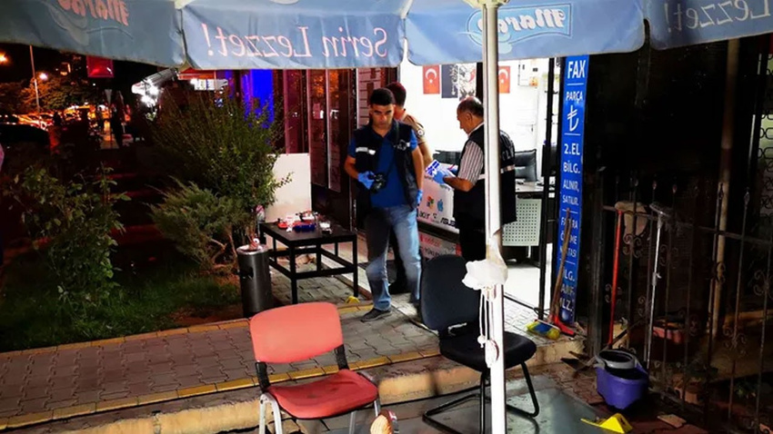 Kafede oturanlara kurşun yağdırdılar