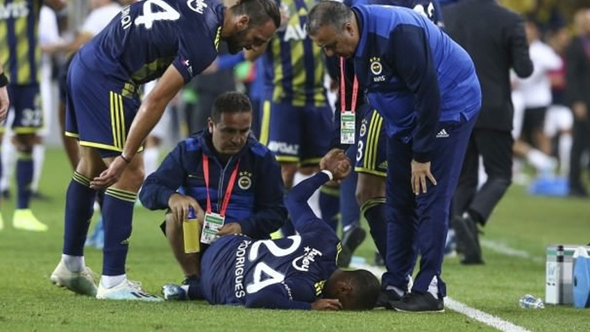 Fenerbahçe'de derbi öncesi büyük şok!
