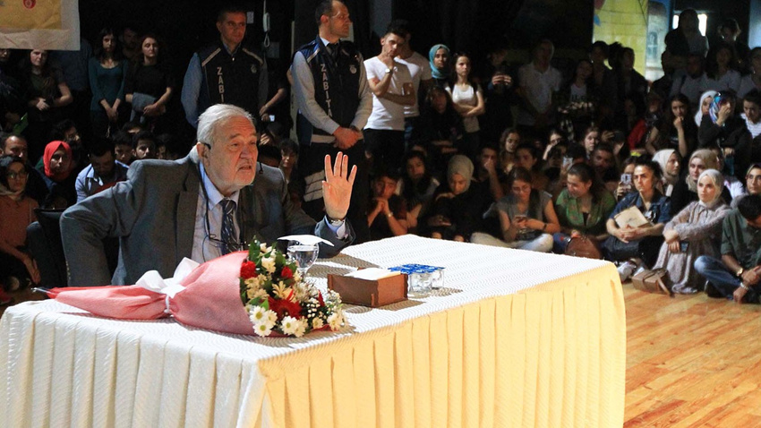 İlber Ortaylı'dan sert sözler: Tamamen cahil, gelişmemiş beyinlerine uymuş laflar