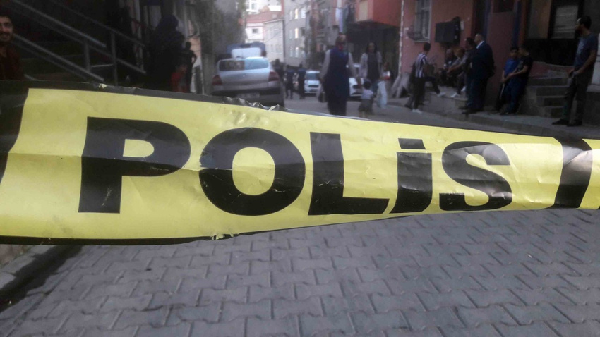 Silahını temizlerken yanlışlıkla polis arkadaşını vurdu