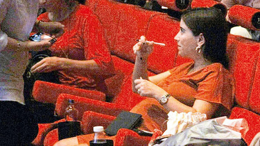 Hazal Kaya "Bebekler Neden Ağlar" seminerini takip etti