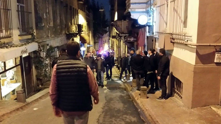 Beyoğlu'nda 5 katlı bina çöktü