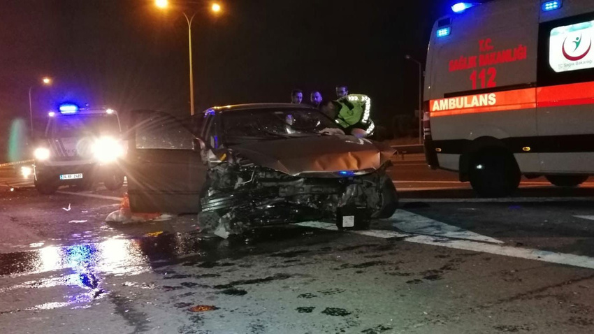 TEM'de feci kaza!.. 2ölü, 1 yaralı!