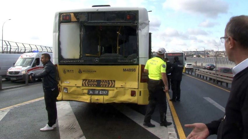 Halıcıoğlu'nda metrobüs kazası!.. Yaralılar var!