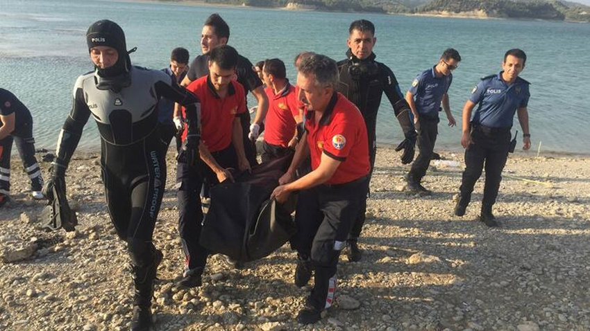 Kahreden haber! Arkadaşı suya atladı ama...
