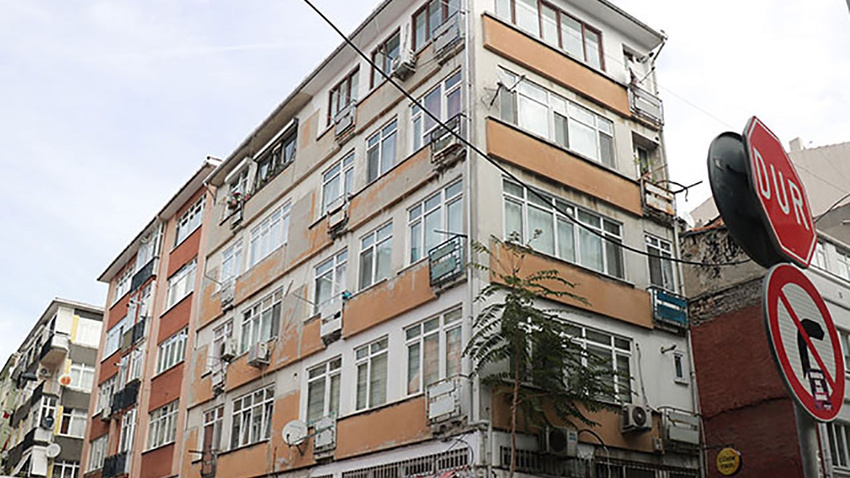 Kadıköy'de 5 katlı bina tahliye edildi