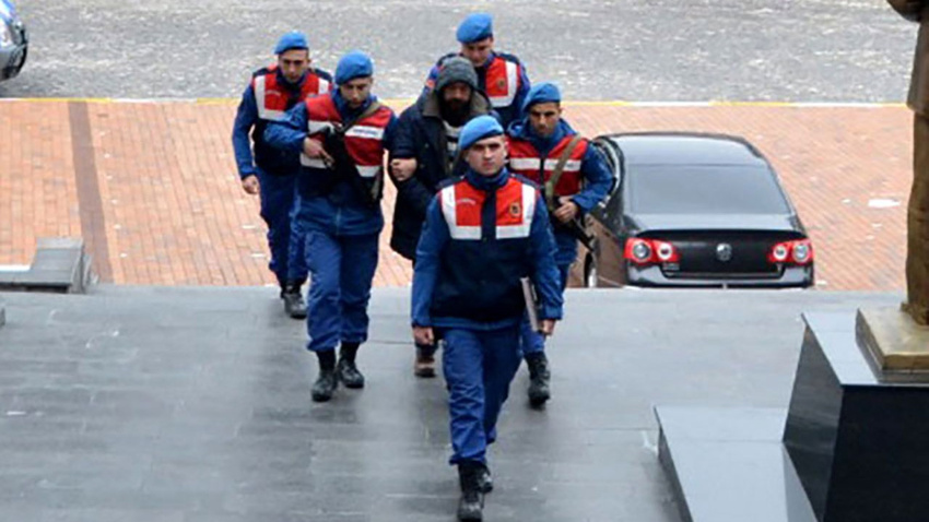 Annesini 6 kez bıçaklayayan adama müebbet hapis