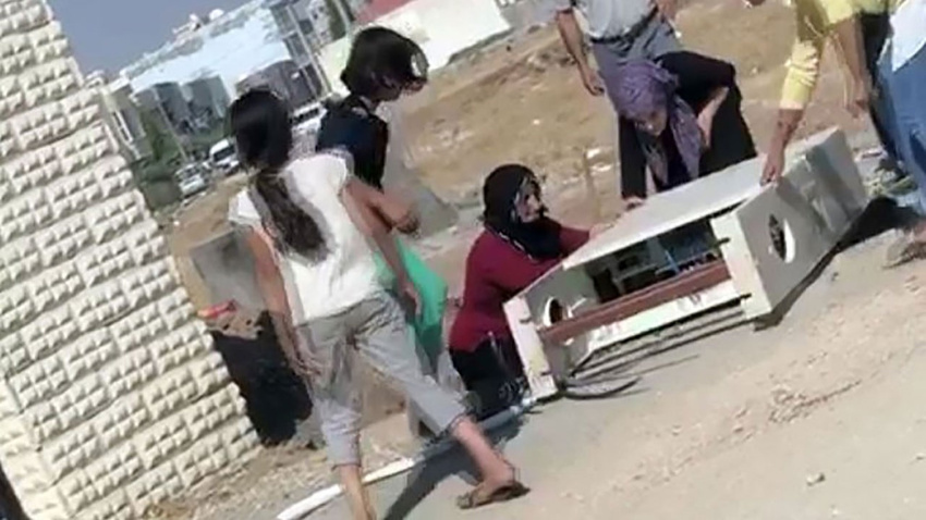 Kaçak elektriğe karşı kurulan panoyu söküp götürdüler!