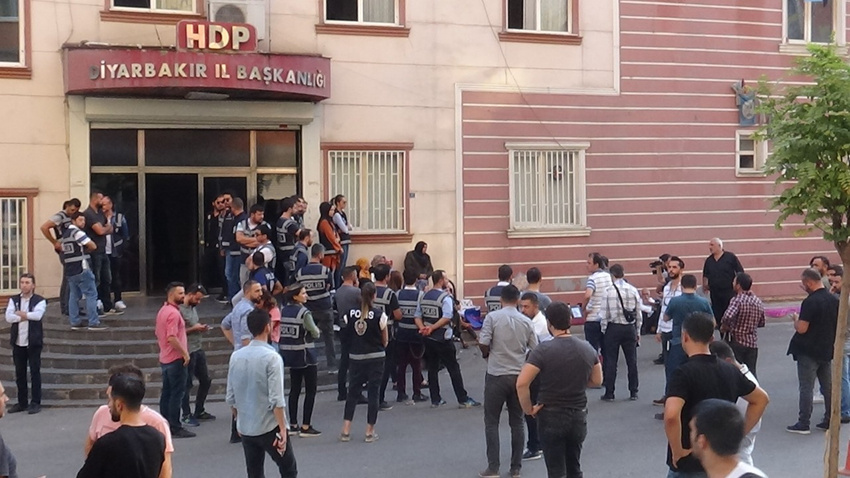 HDP binası önünde gerginlik