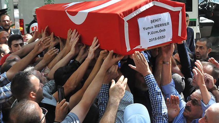 Konya'da 20 bin kişi şehidini son yolculuğuna uğurladı