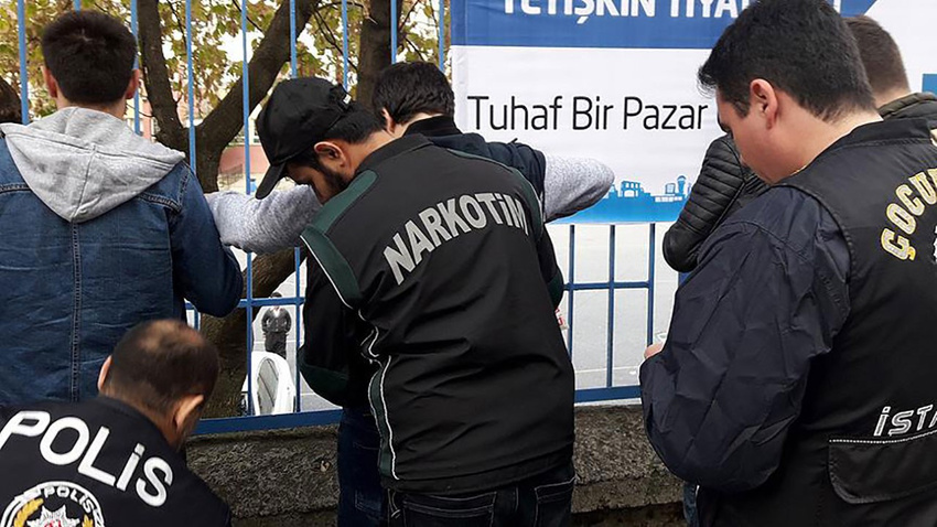 Polis pusu kurdu! Bakın uyuşturucu satıcısı kim çıktı?