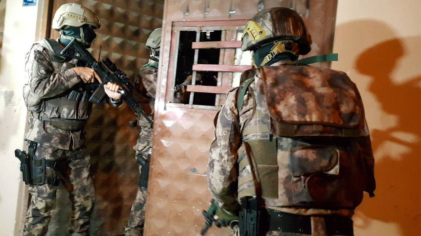 1000 polisle eş zamanlı şafak operasyonu!.. Çok sayıda gözaltı var!
