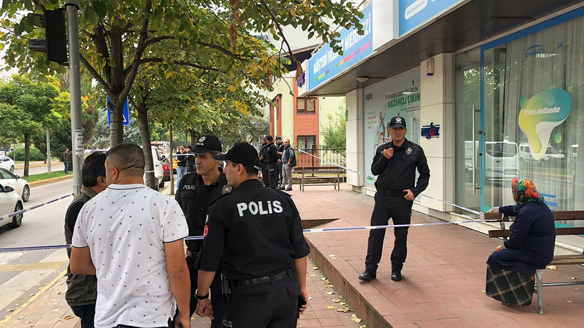 3 ay önce boşandığı eşini takip edip öldürdü