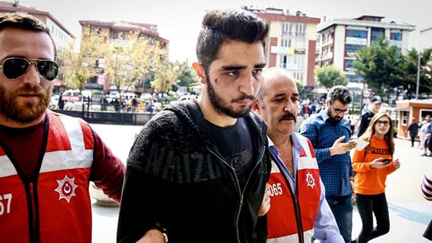 Hakimliği bıraktı oğlunu savundu