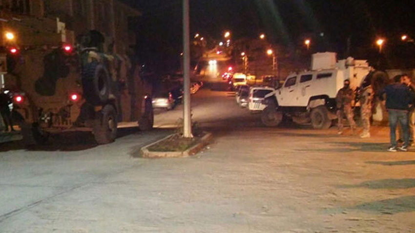 Askeri aracın geçişi sırasında patlama