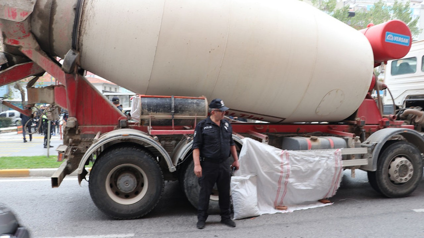 Balıkesir'de korkunç kaza: Beton mikseri can aldı
