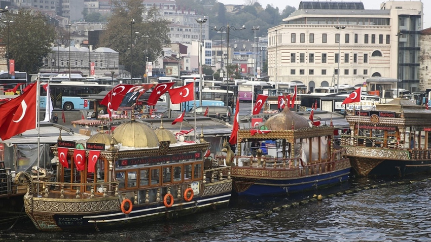 Eminönü'ndeki balık ekmek tekneleriyle ilgili önemli karar