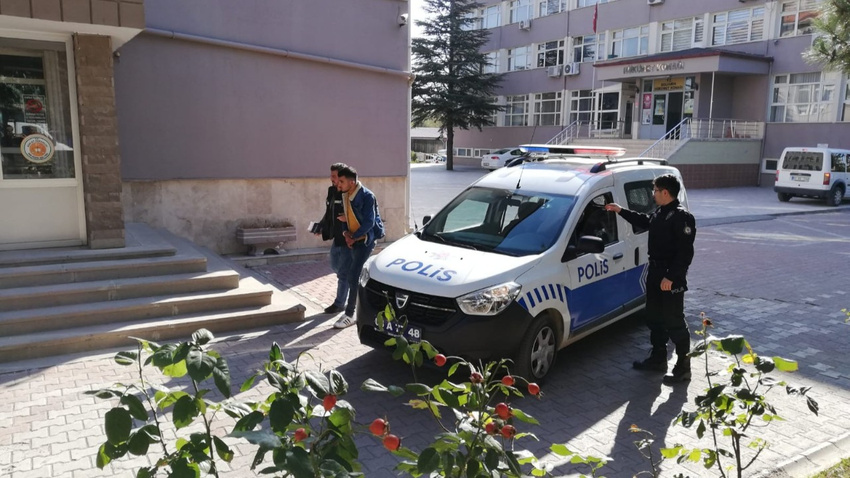 Aynı gece lüks otomobil hem de traktör çalan şahıs yakalandı