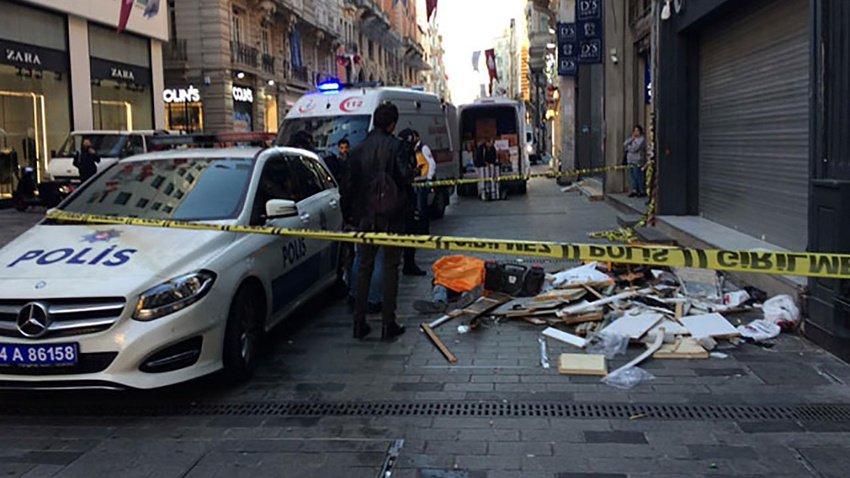 İstiklal Caddesi'nde 6. kattan düşen işçi hayatını kaybetti