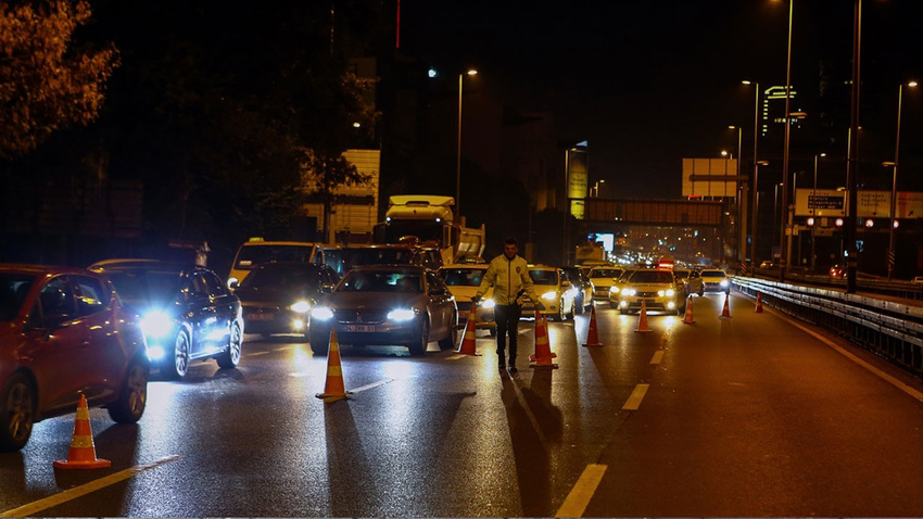 Yola çıkacaklar dikkat!.. İstanbul'da bu yollar trafiğe kapatıldı!