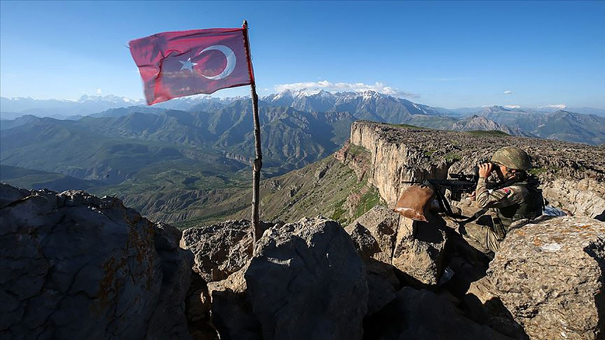 Patlayıcıya müdahale eden 1 askerimiz şehit oldu