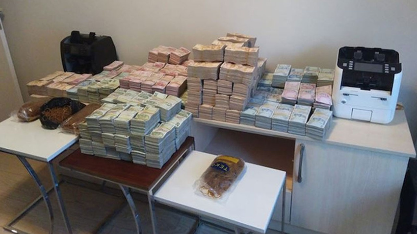 Lüks rezidansa baskın! Dolaptan 3 milyon lira çıktı