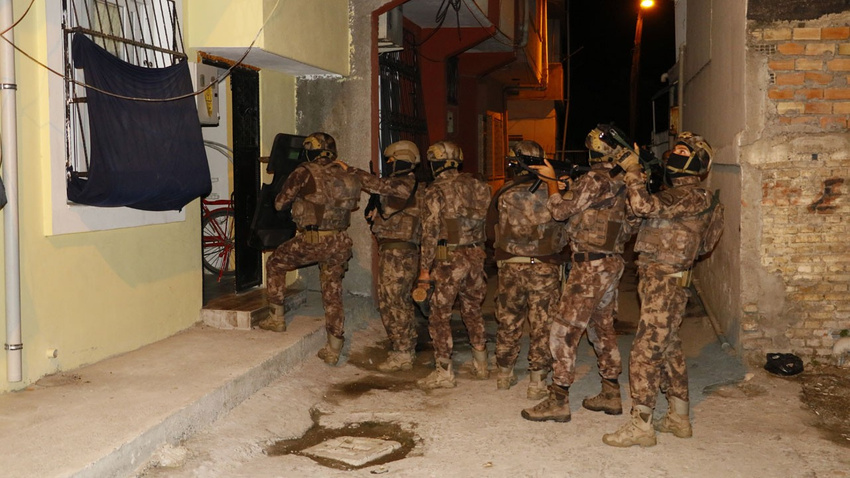 Aranıyorlardı, 16'sı da Balıkesir'de yakalandı!
