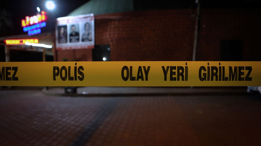 Yer: İstanbul... Restoranda birbirlerine girdiler!