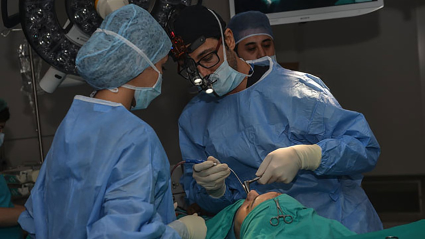 Türk doktor yaptı, 350 yabancı doktor izledi