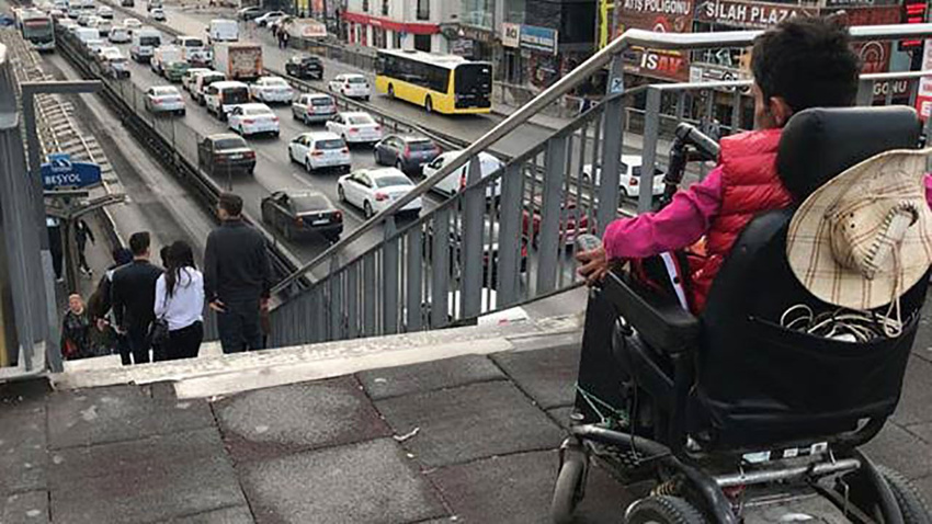 Asansör var, girişi yok!