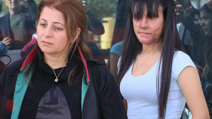 Yüzü asitle yakılan Berfin ilk kez mahkemede
