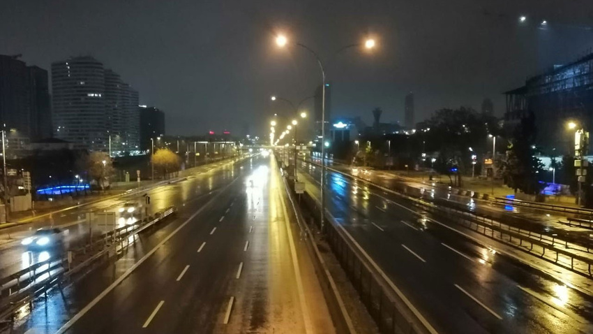 İstanbul güne yağmurla uyandı