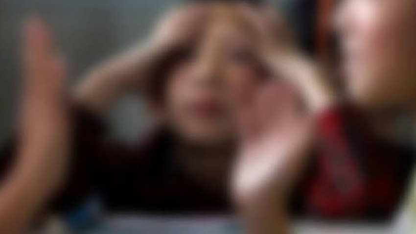 Pedofili anne iki küçük çocuğuna tecavüz etti
