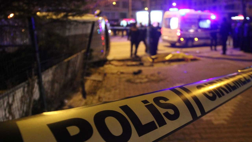 Şoförle tartışıp ambulansa kurşun yağdırdılar