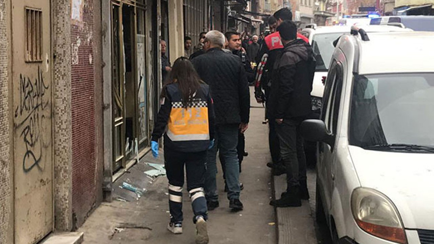 Beyoğlu'nda internet kafe tarandı!