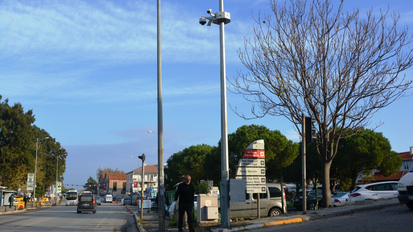 Balıkesir Ayvalık’ta Mobese direği yerine dikildi