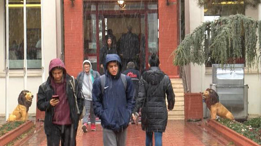 Ankara'da okulda skandal!.. Veliler çocuklarını alıp eve döndü!