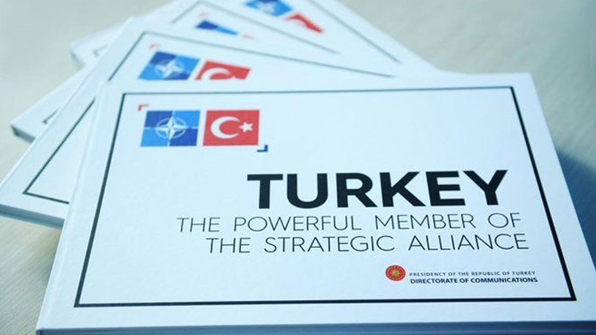 Erdoğan'dan 4'lü zirvede liderlere kitap hediyesi