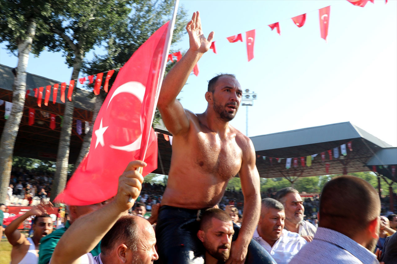 Ali Gürbüz 3. kez başpehlivan ile ilgili görsel sonucu