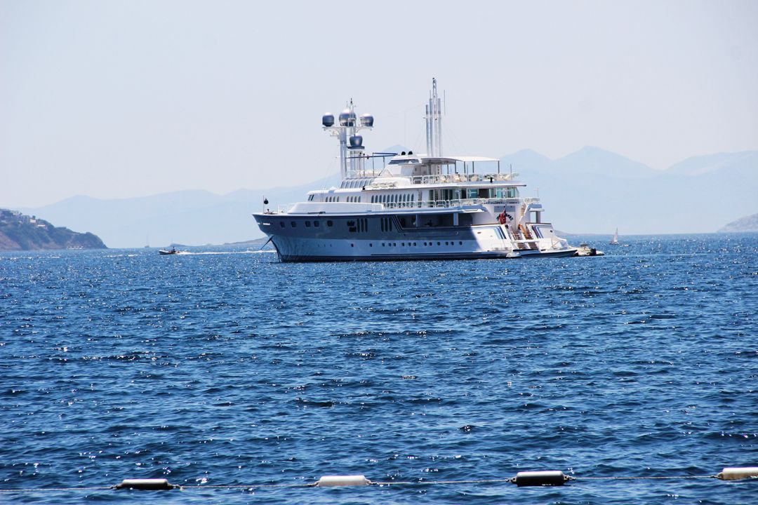 Yüzen servet Bodrum'a demir attı!.. Muslukları altın, içi mücevherlerle süslü! - Sayfa 3