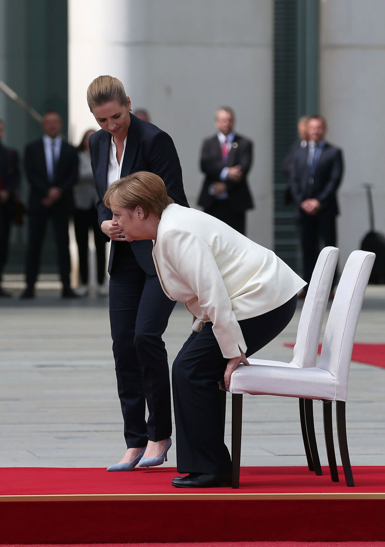 Merkel'e sandalyeli önlem - Sayfa 3