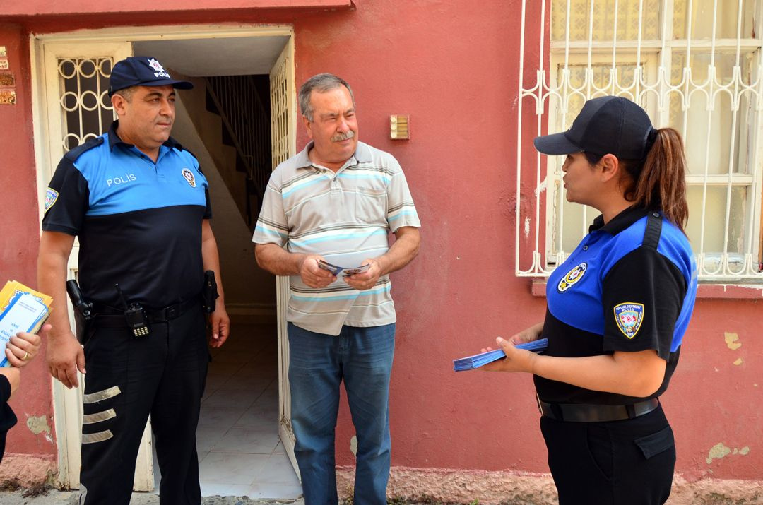 Polis tek tek dolaşıp broşürle uyardı! - Sayfa 2