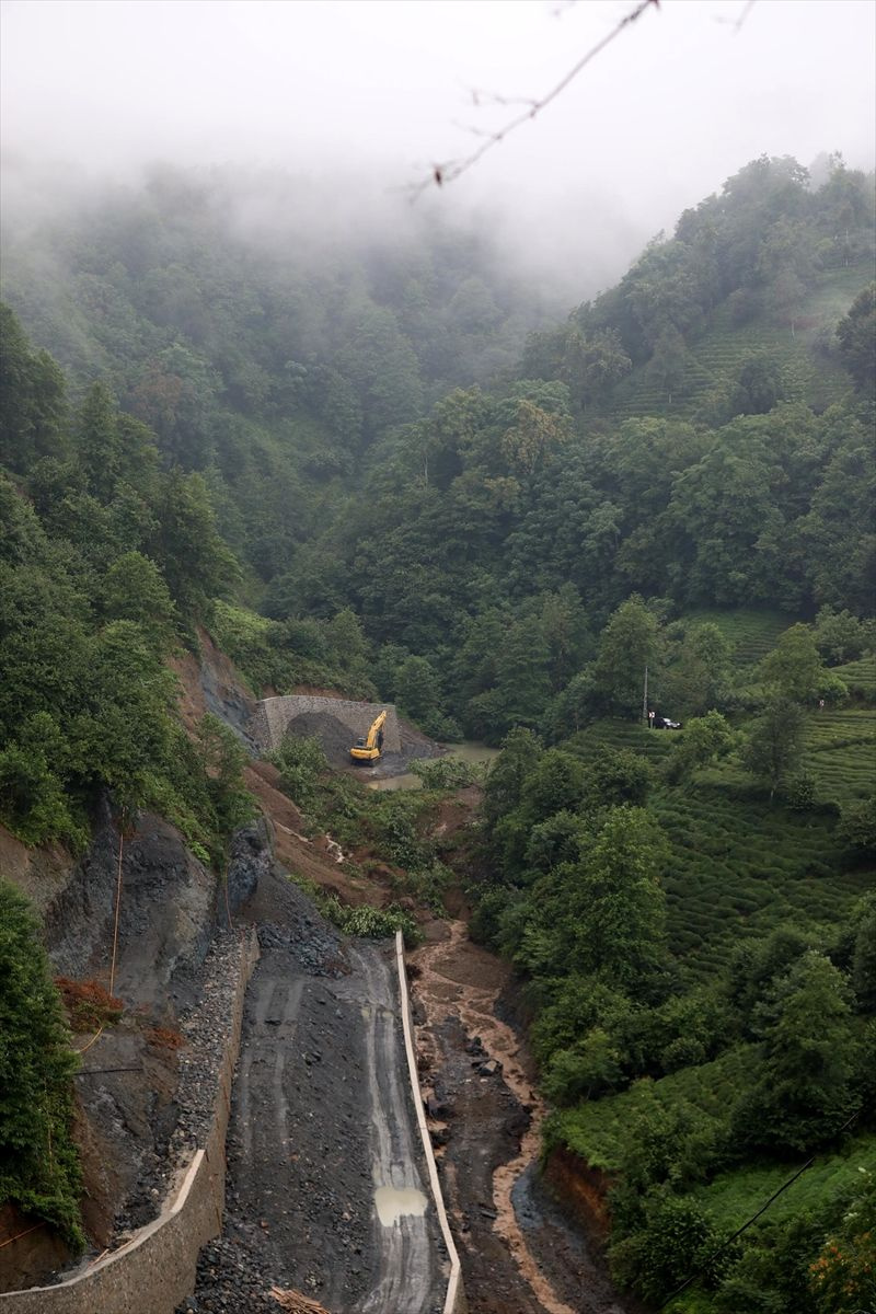 Rize'de toprak kayması!.. Rize-Salarha yolunun bir kısmı trafiğe kapatıldı! - Sayfa 3