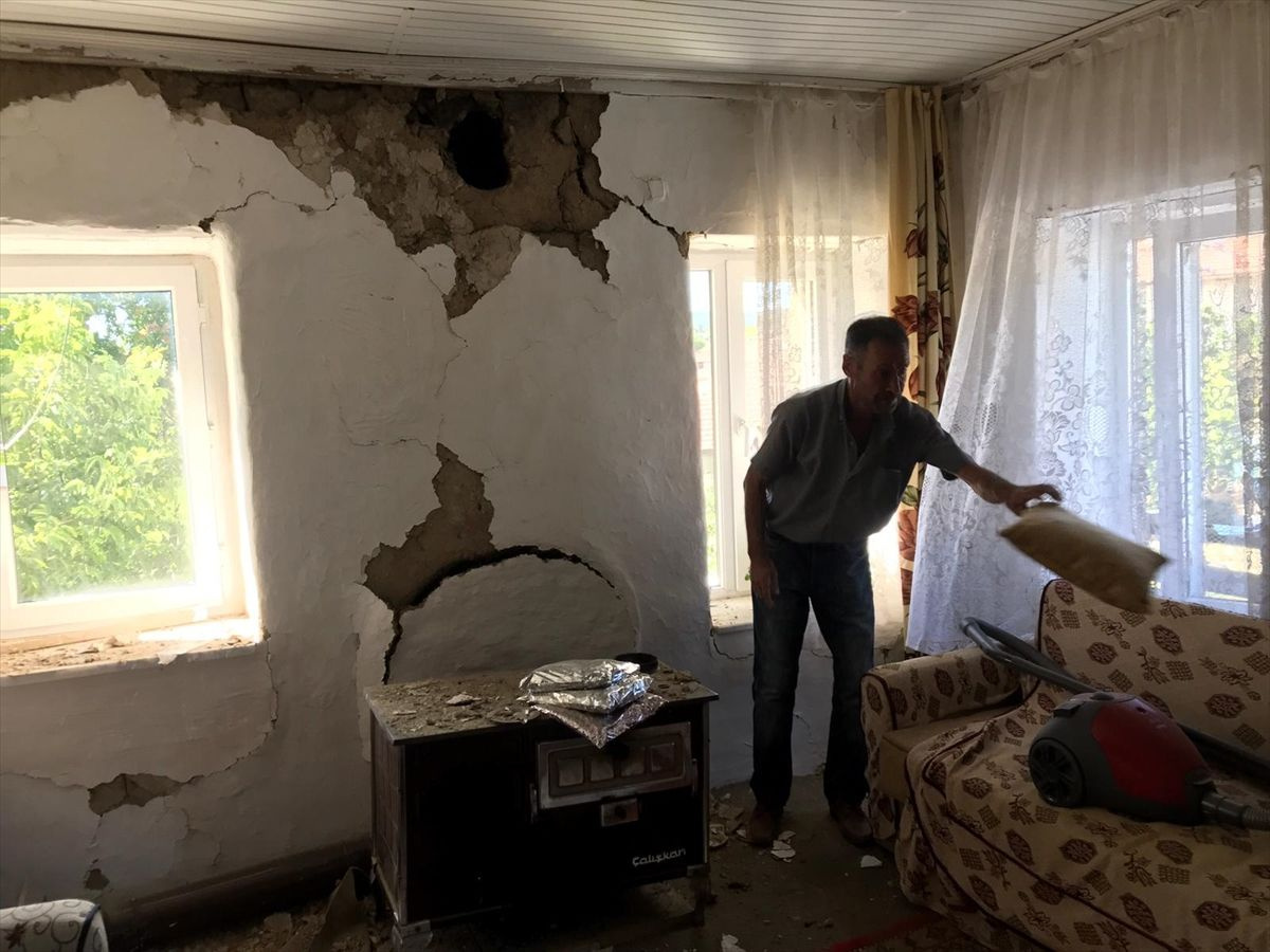 Deprem en çok zararı Tutluca Köyü'ne verdi - Sayfa 1