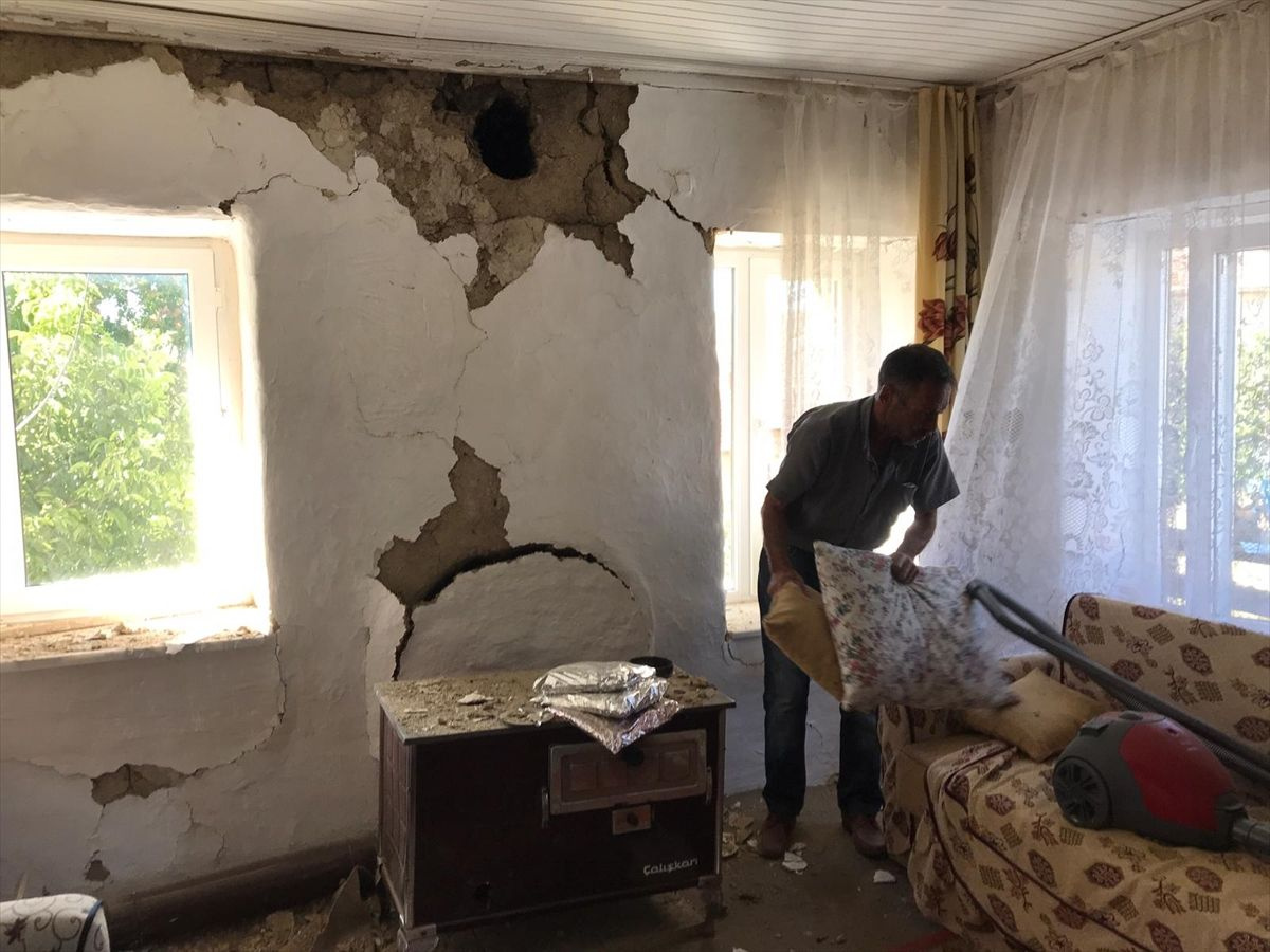 Deprem en çok zararı Tutluca Köyü'ne verdi - Sayfa 2