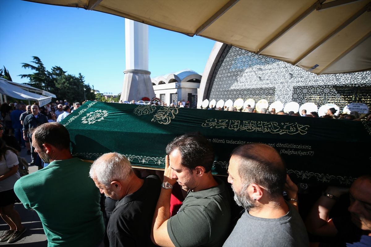 Umur Bugay son yolculuğuna uğurlandı - Sayfa 1