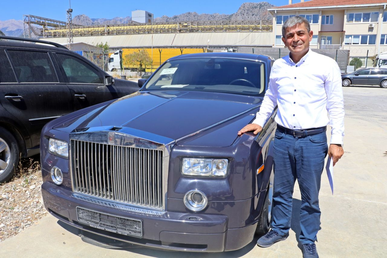 Gümrüğe takılan Rolls-Royce indirimli satılacak - Sayfa 1