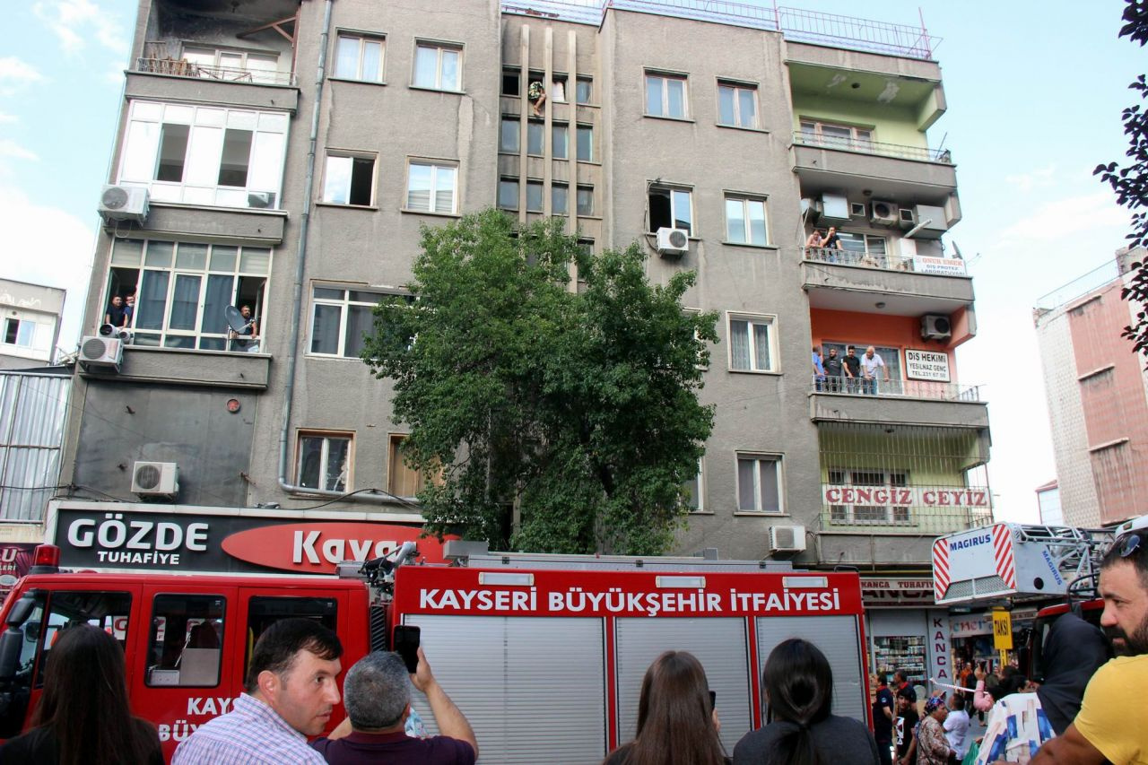 Polis 8. kattan atlayan kadını son anda tuttu - Sayfa 4