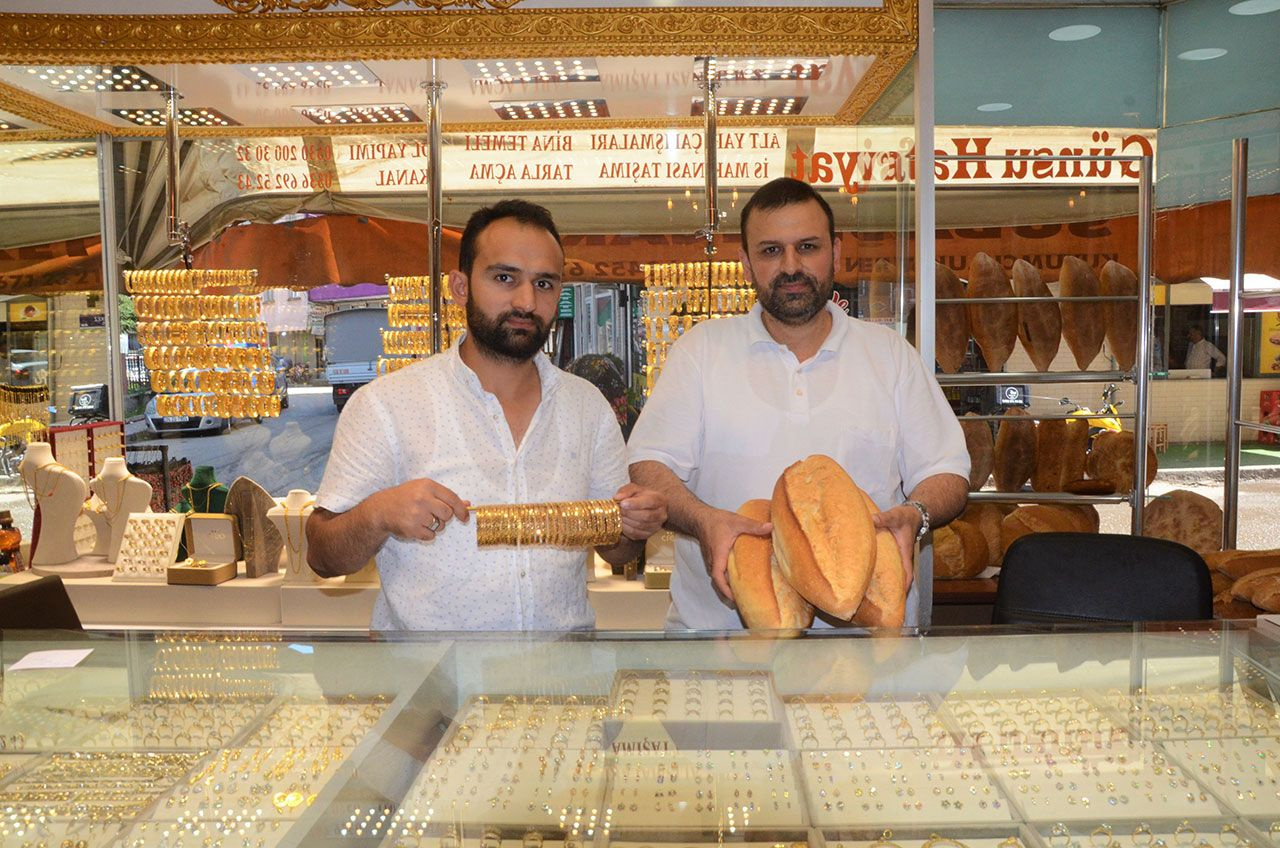 Bir tarafta ekmek, bir tarafta altın satıyor - Sayfa 2