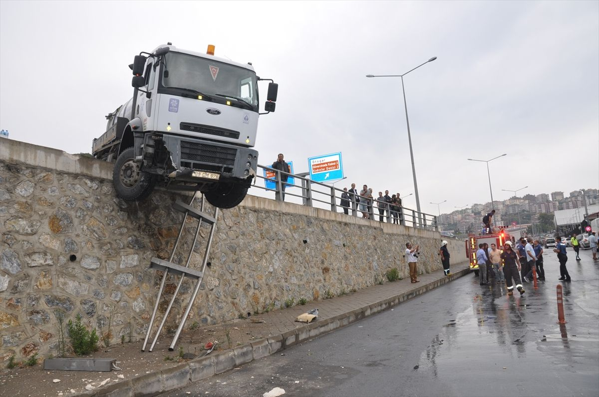 Askıda kalan vidanjörün sürücüsünü itfaiye böyle kurtardı - Sayfa 3